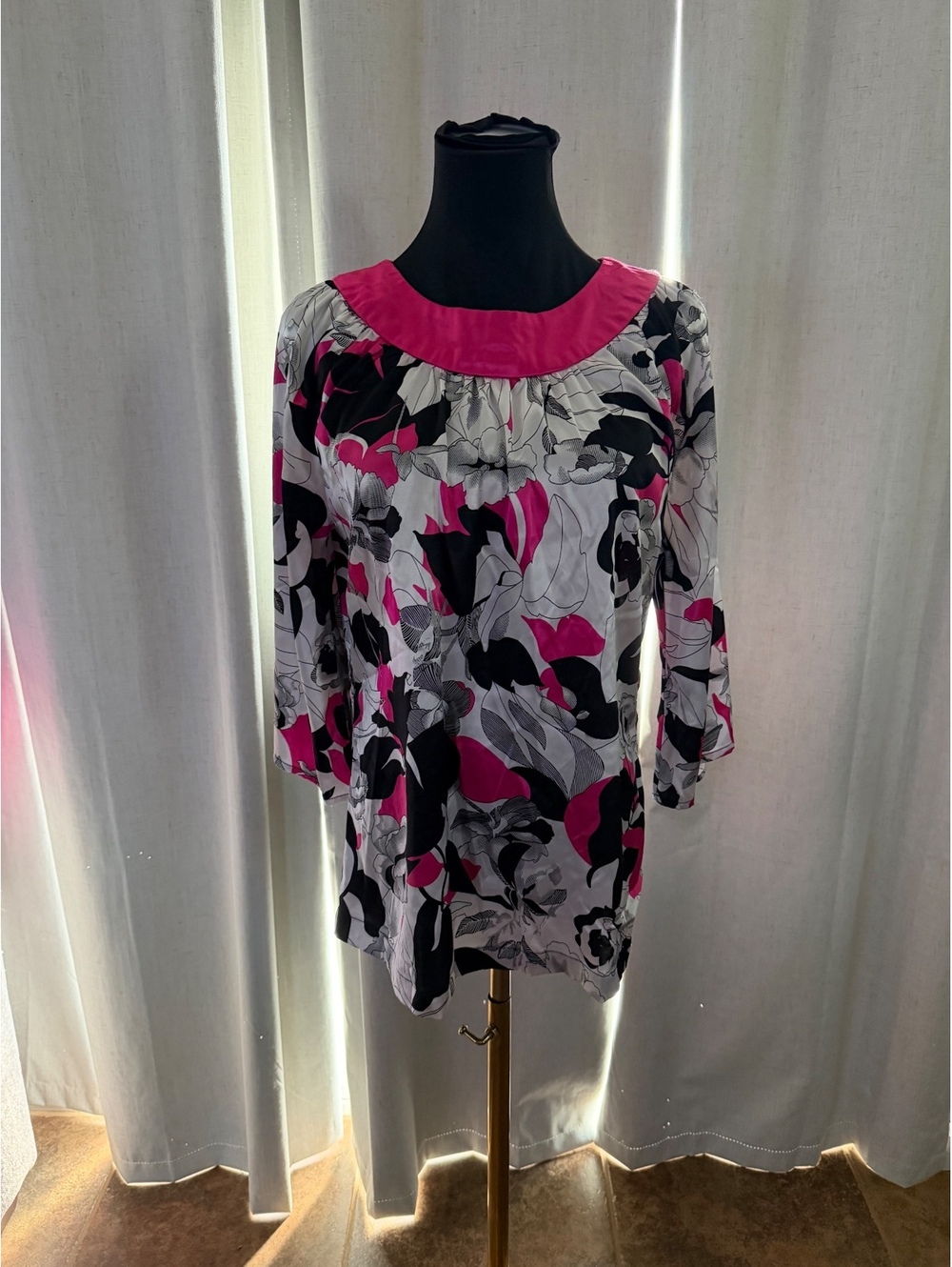 BCBGMAXAZRIA Floral Print Pink Black White Tunic Top Size S